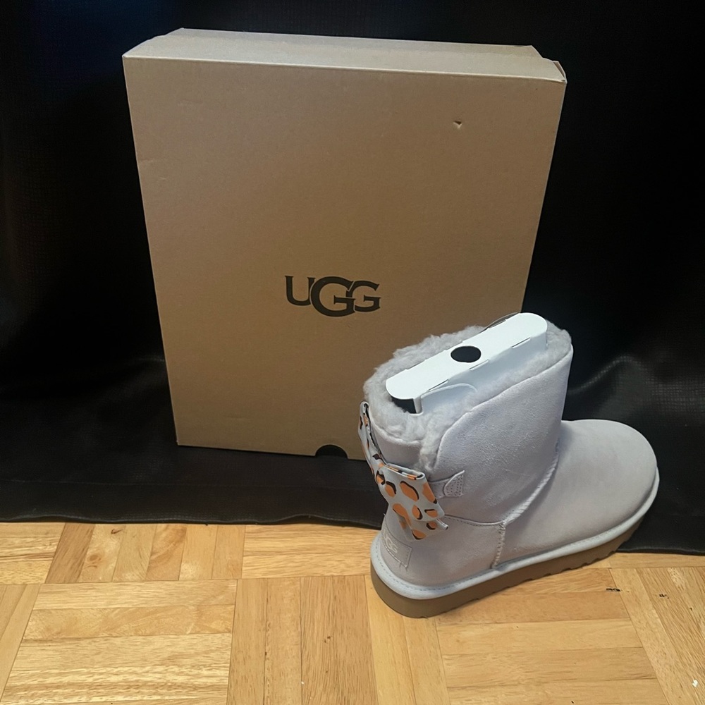 Grey Uggs with bow